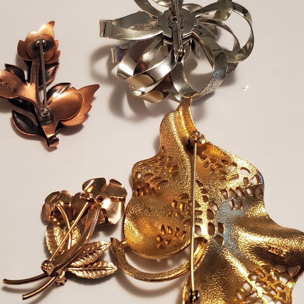 8 Pins or Brooches, items # A-1194-1201, wt.  105 grams. - Picture 9 of 15